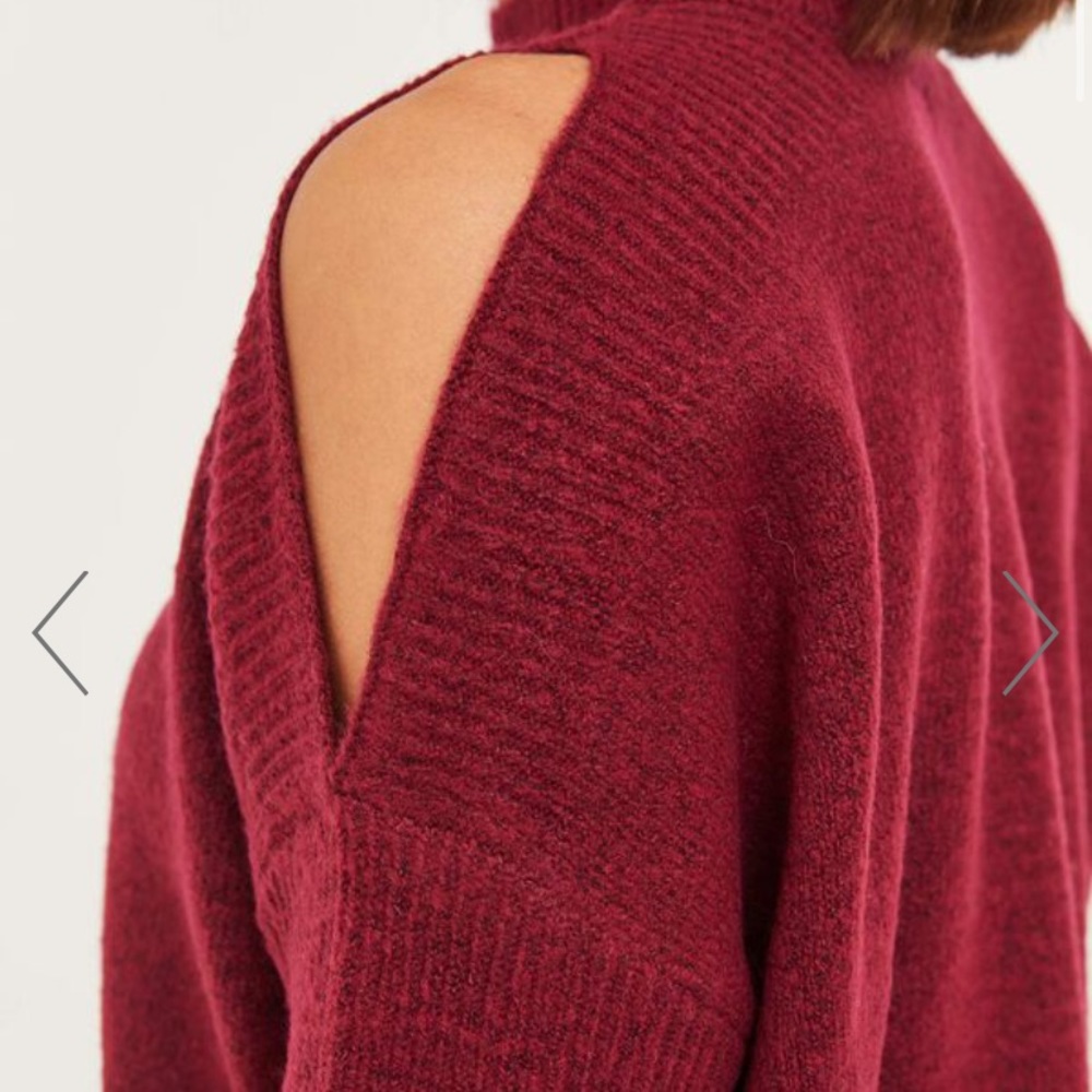 2️⃣2/$50 ARDENE Cold Shoulder sweater (SZ: Sm)